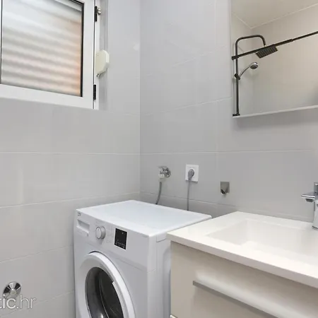 Nada - Six Bedroom *