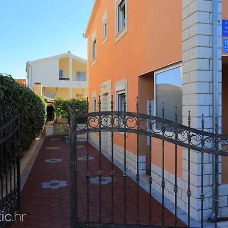 Nada - Six Bedroom Nyaraló Rogoznica