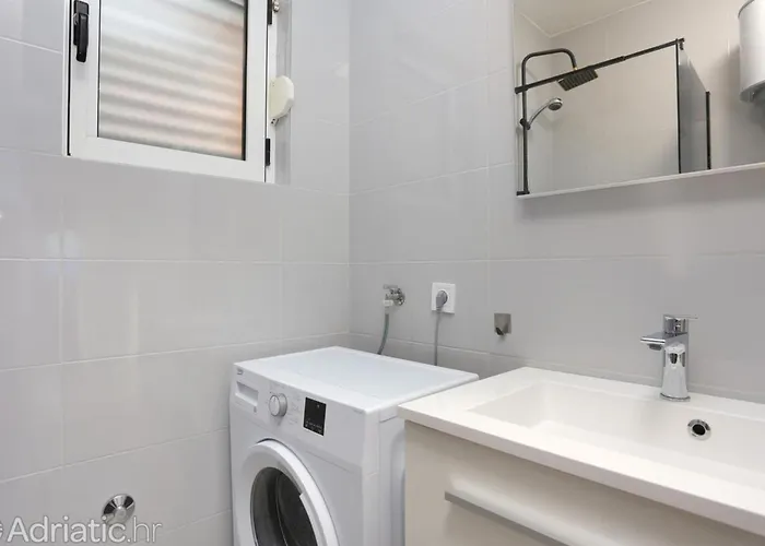 Nada - Six Bedroom *